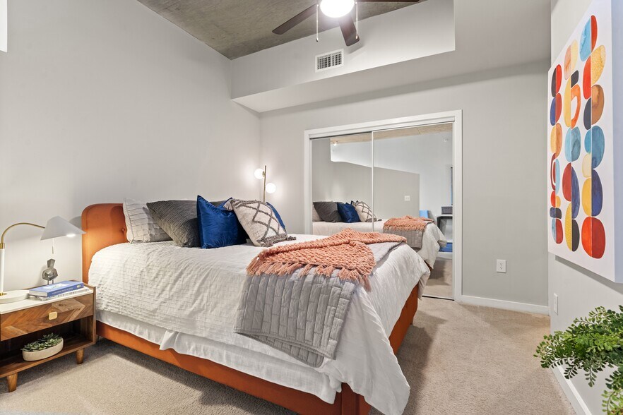 More Photos Of 5927 Almeda Rd, Houston Apartments For Lease