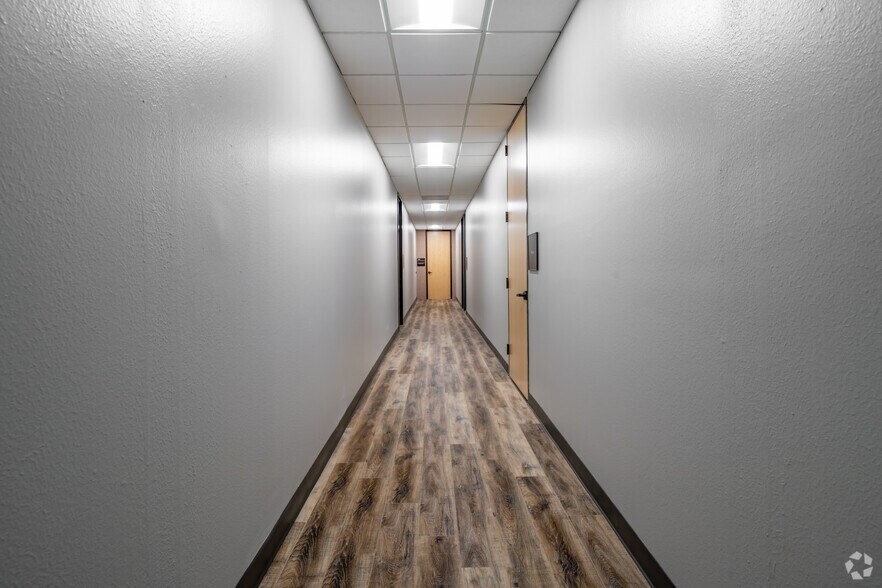 More Photos Of 4400 S Piedras Dr, San Antonio Unknown For Lease