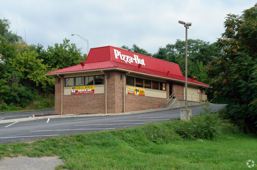 Primary Photo Of 224 W Main St, Hancock Restaurant For Sale