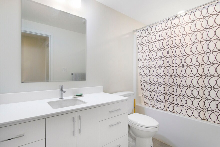 More Photos Of 124 Calgary Av, Penticton Apartments For Sale