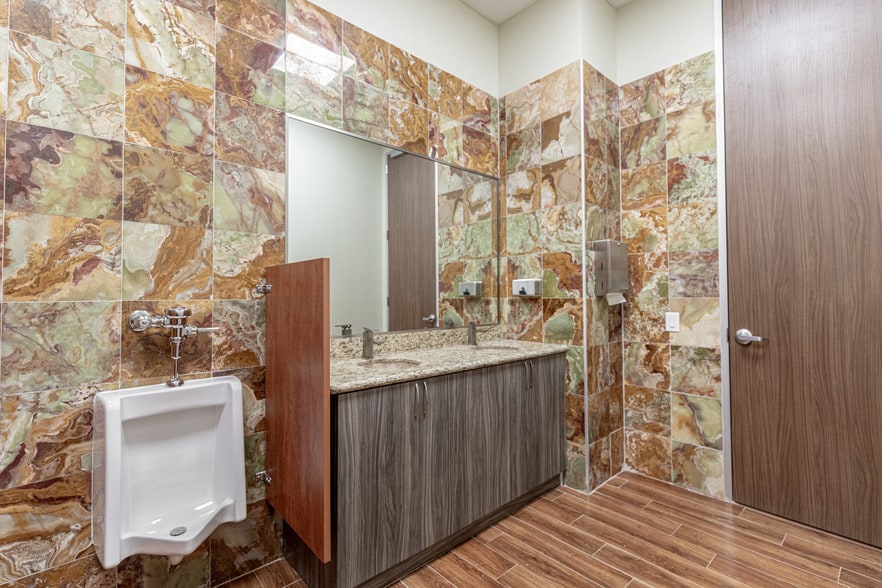 More Photos Of 16422 Stuebner Airline Rd, Spring Medical For Lease