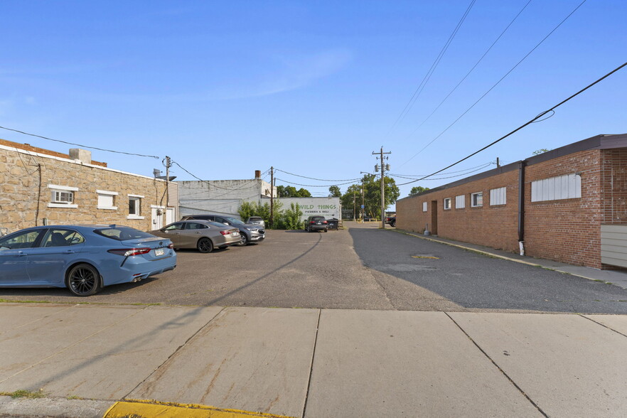 More Photos Of 118 Railroad Ave NE, Mora General Retail For Sale