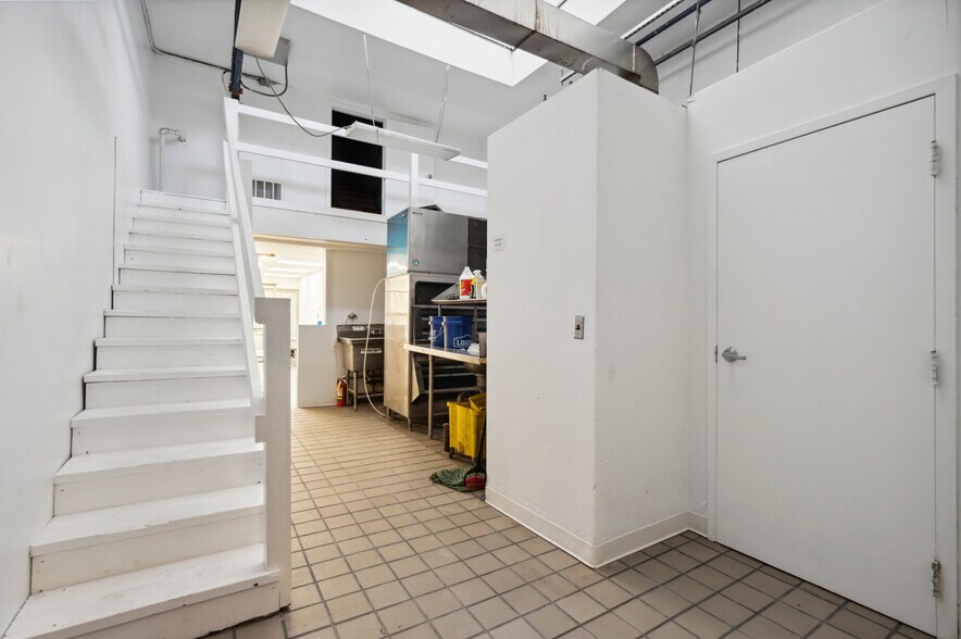 More Photos Of 312 Market St, Philadelphia Restaurant For Lease