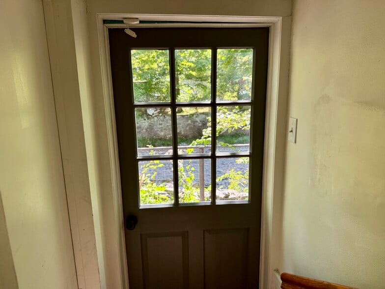 More Photos Of 104 Mill Hill Rd, Woodstock General Retail For Sale