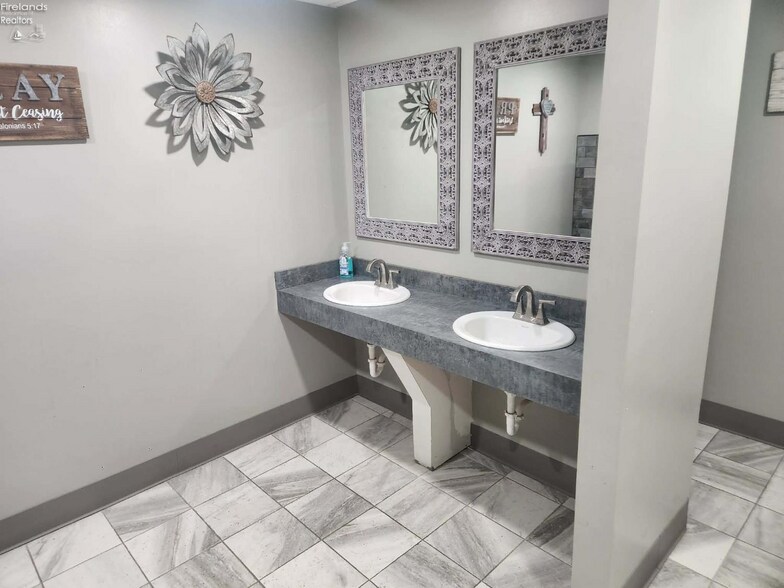 More Photos Of 3096 State Route 99 S, Willard General Retail For Sale