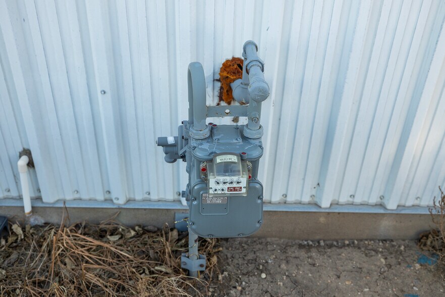 More Photos Of 130 E 10th Ave, South Hutchinson Industrial For Sale