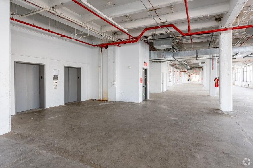 More Photos Of 14 53rd St, Brooklyn Flex For Lease
