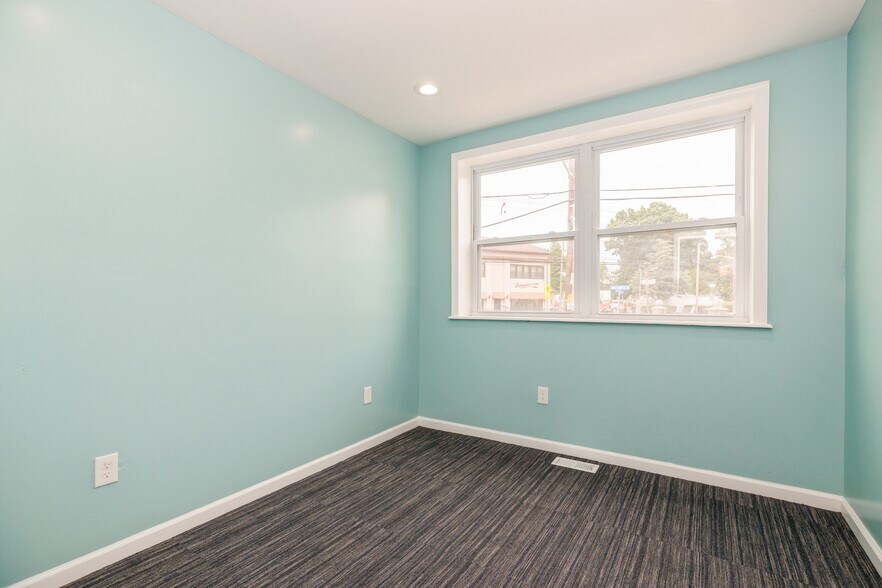 More Photos Of 250 Warren St, Beverly Storefront Retail Residential For Sale