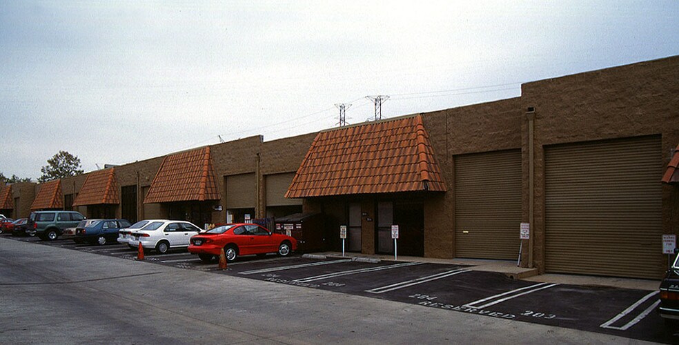 More Photos Of 18730 Oxnard St, Tarzana Warehouse For Lease