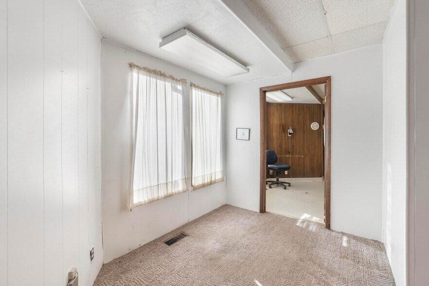 More Photos Of 507 Main Ave W, Twin Falls Flex For Sale