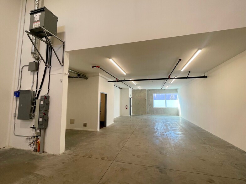 More Photos Of 950 Seaborne Av, Port Coquitlam Warehouse For Sale