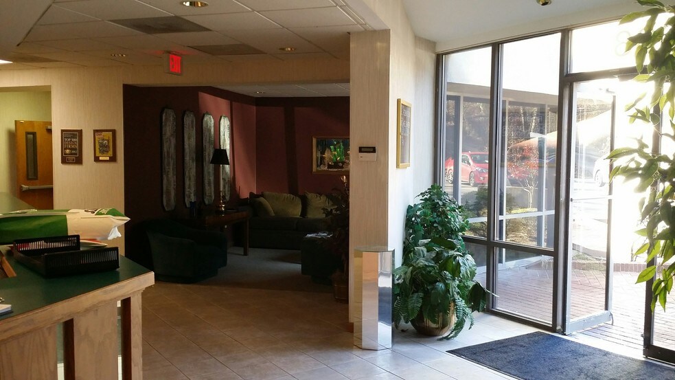 More Photos Of 5088 Washington St, Charleston Office For Lease