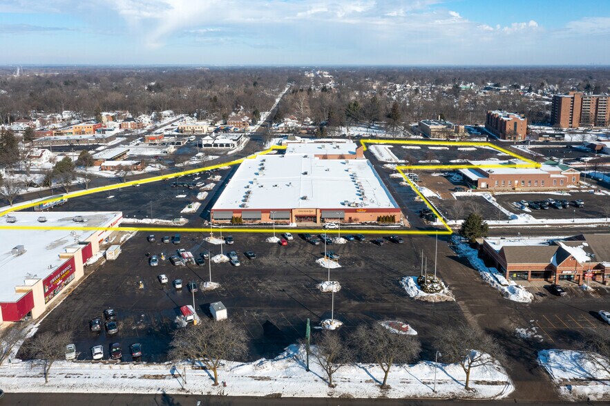 More Photos Of 35425 W Michigan Ave, Wayne Medical For Sale