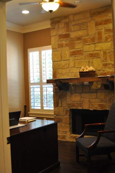 More Photos Of 7 Grogans Park Dr, Spring Loft Creative Space For Lease