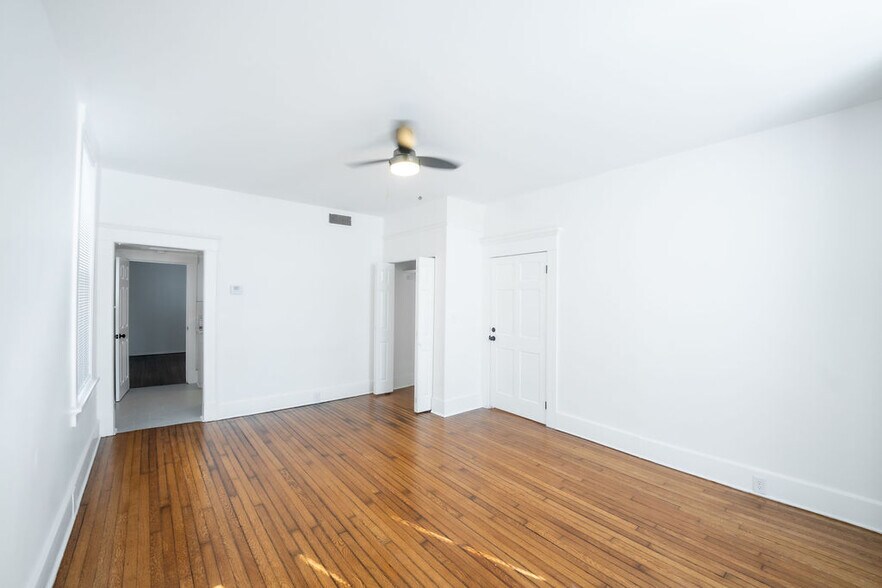 More Photos Of 306 E Victory Dr, Savannah Apartments For Sale