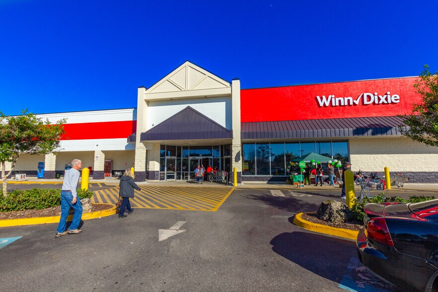 Primary Photo Of 1955 N Highway 19, Eustis Supermarket For Lease