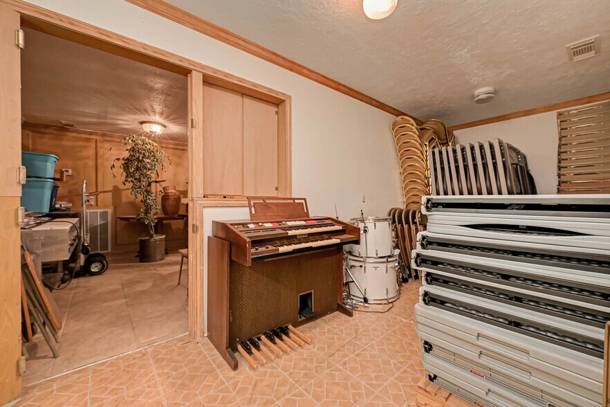 More Photos Of 3402 Amanda Ln, Houston Flex For Sale