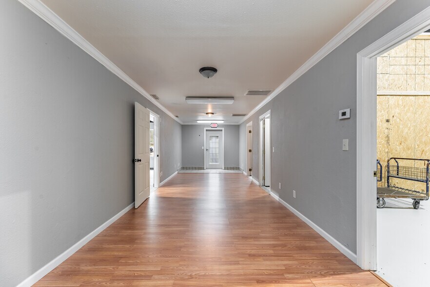 More Photos Of 160 Oldham Dr, Bella Vista Light Distribution For Sale