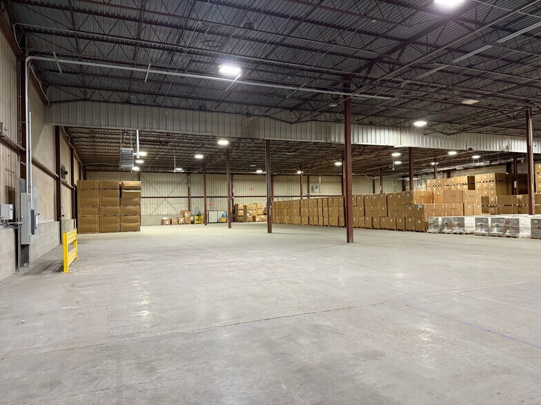 More Photos Of 10 New Rd, Rumford Warehouse For Lease