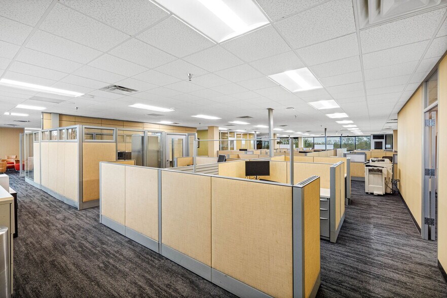 More Photos Of 6801 E Hillsborough Ave, Tampa Office Residential For Lease