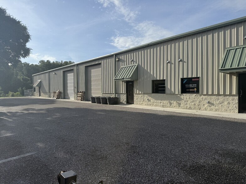 More Photos Of 2552-2558 Merchant Ave, Odessa Warehouse For Lease