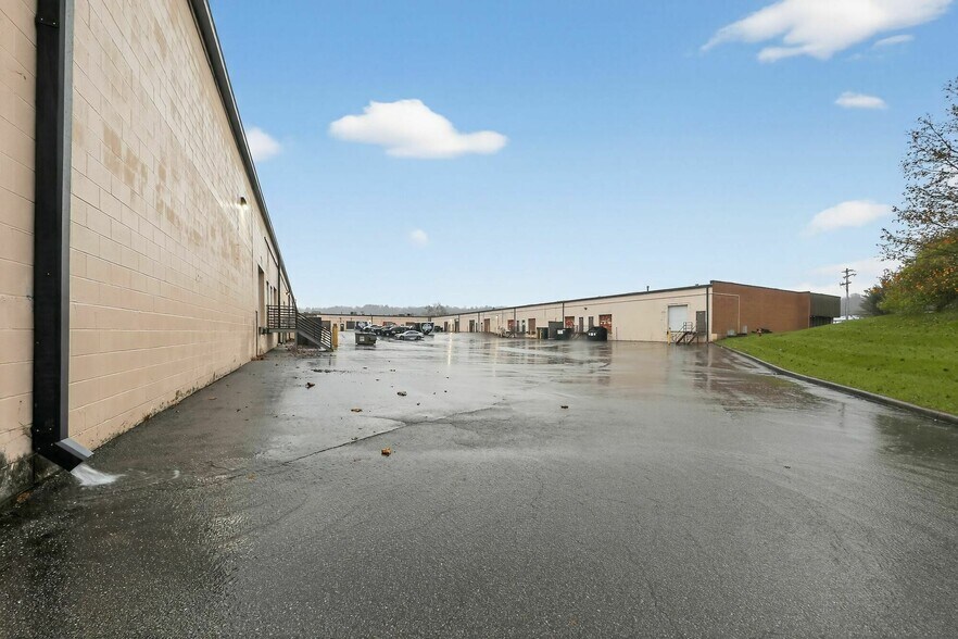 More Photos Of 50 W TechneCenter Dr, Milford Light Distribution For Sale