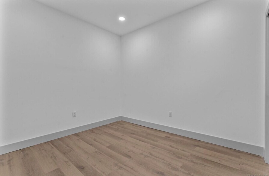 More Photos Of 111 Bank St, Waterbury Apartments For Sale