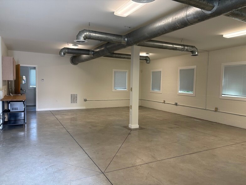 More Photos Of 2035 Manchester St NE, Atlanta Loft Creative Space For Lease