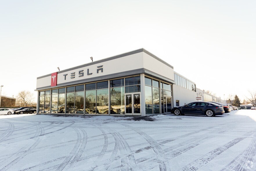 More Photos Of 5180 Mayfield Rd, Lyndhurst Auto Dealership For Sale