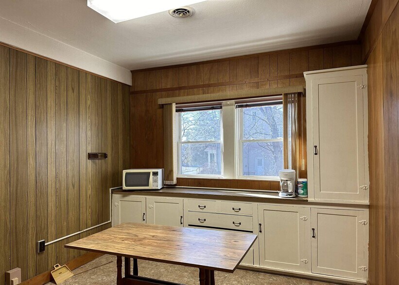 More Photos Of 1000 Hanson St, Murphysboro Office For Sale