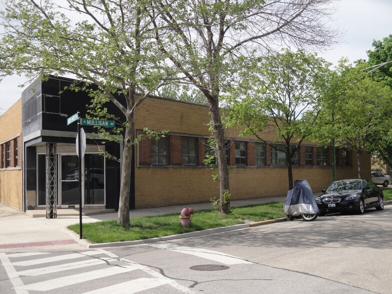 More Photos Of 5707 N Northwest Hwy, Chicago Manufacturing For Sale