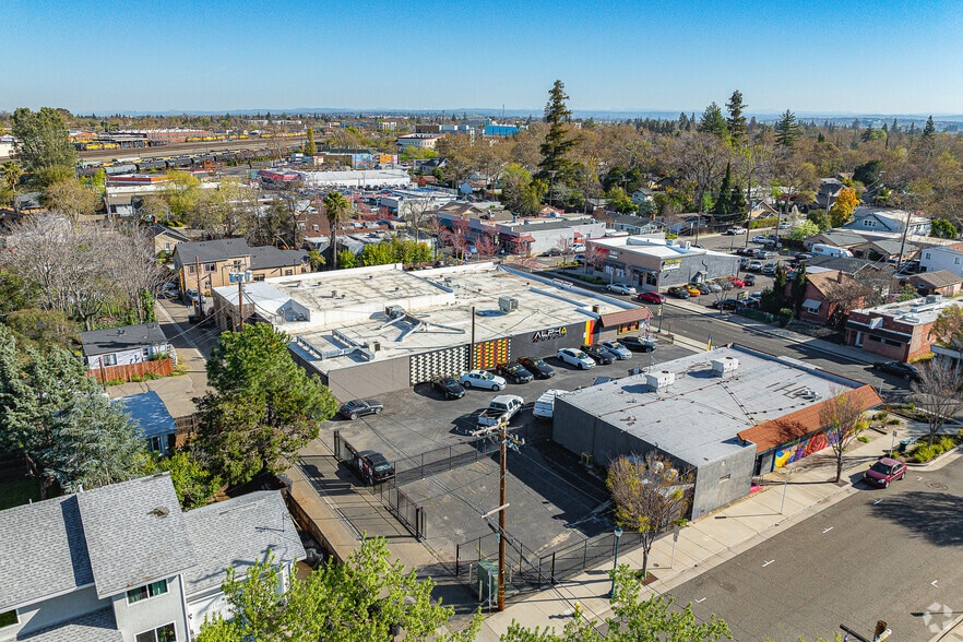 More Photos Of 216-220 Riverside Ave, Roseville Storefront Retail Office For Lease