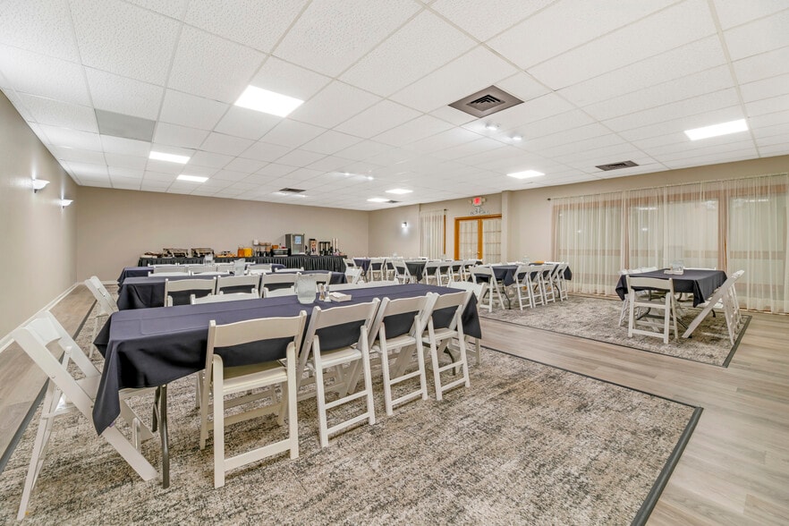 More Photos Of 250 W Church St, Mishicot Hotel For Sale