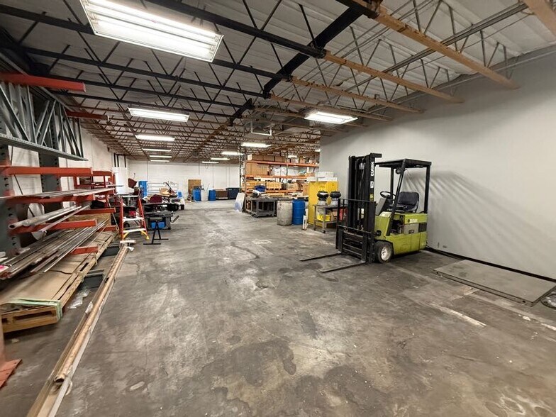 More Photos Of 113-117 S Rockford Dr, Tempe Light Manufacturing For Lease