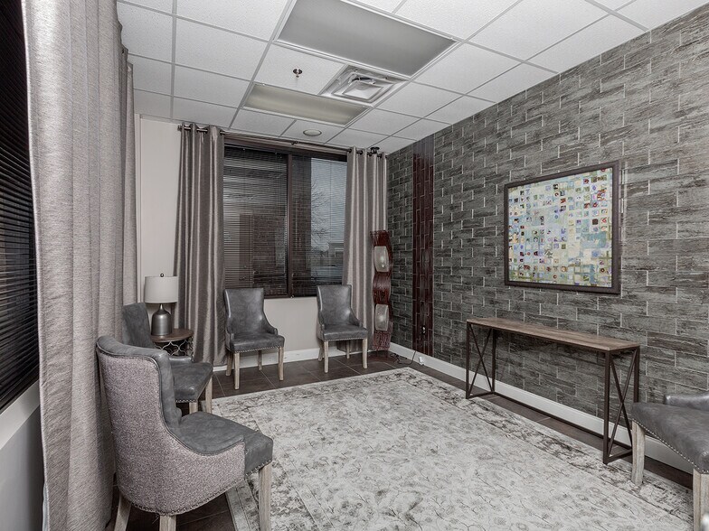 More Photos Of 8052 Mall Pky, Lithonia Medical For Lease