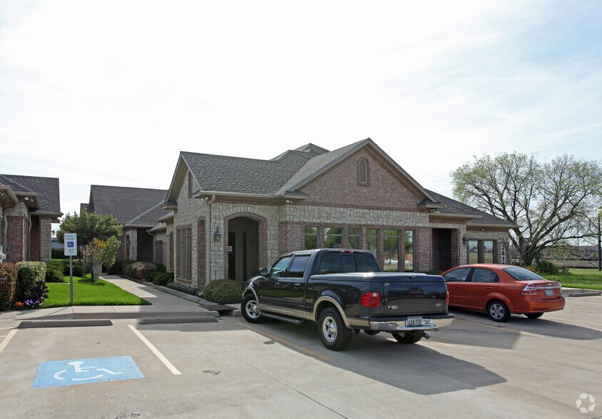 More Photos Of 2418 Marsh Ln, Carrollton Medical For Lease