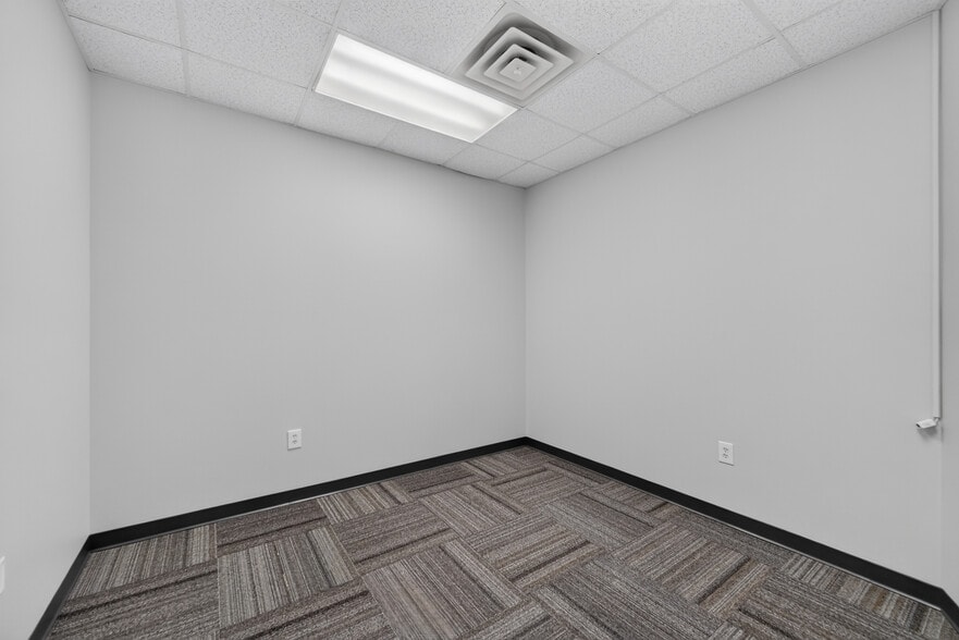 More Photos Of 514 Dabney Rd, Henderson Office For Lease