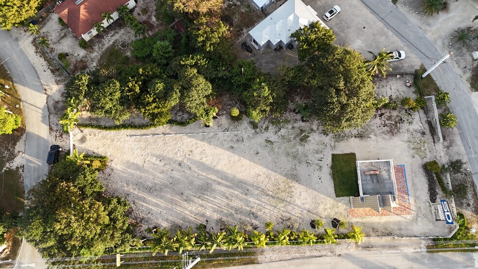Primary Photo Of 106309 Overseas Hwy, Key Largo Auto Dealership For Lease