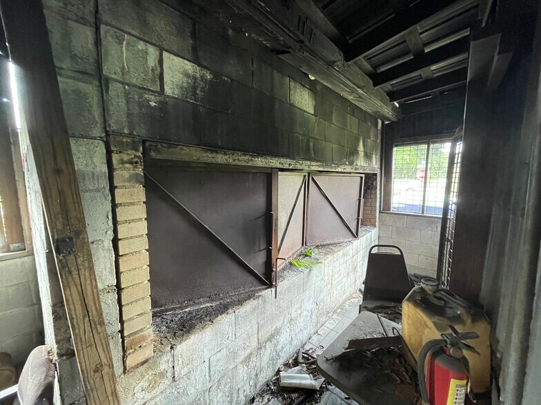 More Photos Of 410 W Beresford Ave, Deland General Retail For Sale