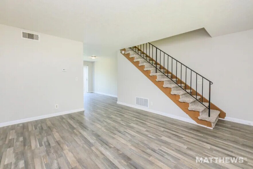 More Photos Of 2550 Wedgefield Ct, Columbus Apartments For Sale