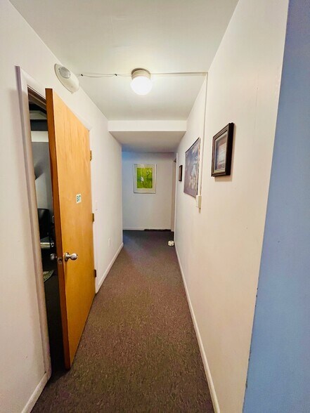 More Photos Of 567 Vauxhall St, Waterford Medical For Sale
