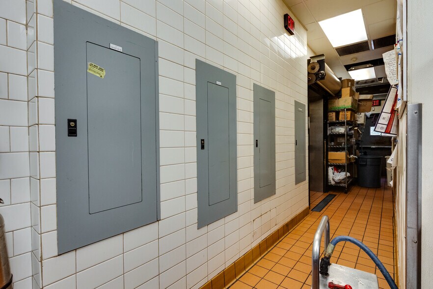 More Photos Of 8205 W Broad St, Richmond Restaurant For Sale