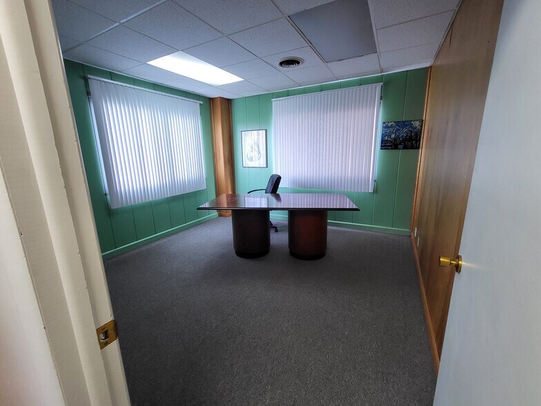 More Photos Of 516 Adele Ave, Joplin Distribution For Sale