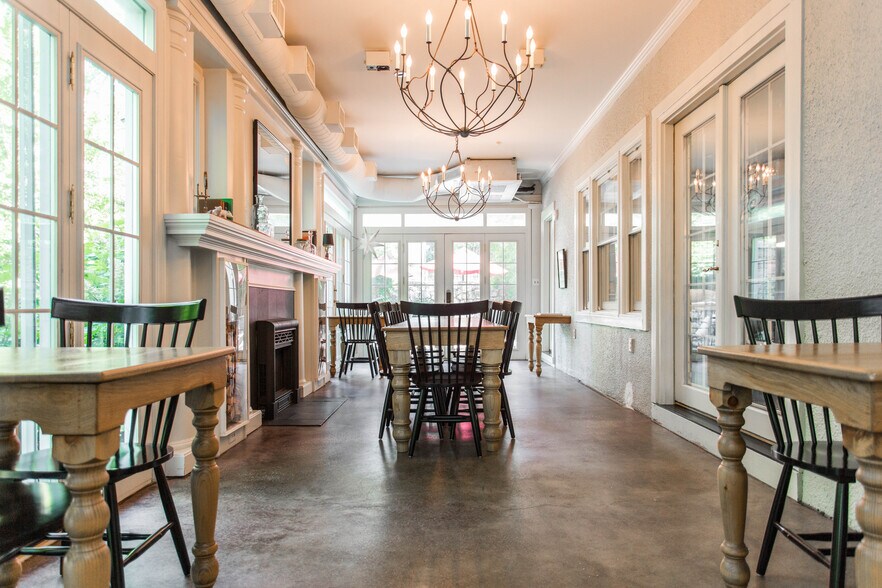 More Photos Of 116 E 46th St, Kansas City Hospitality For Sale