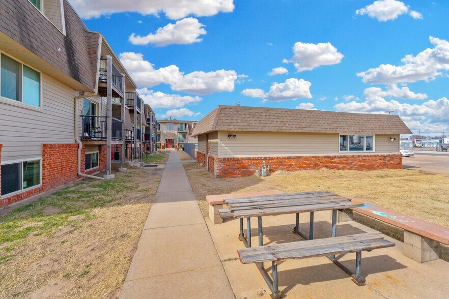 More Photos Of 103 E 7th Ave, South Hutchinson Apartments For Sale