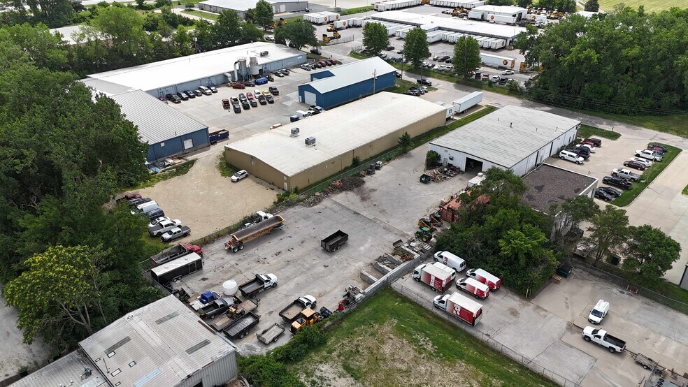 More Photos Of 2100 E Ovid Ave, Des Moines Service For Lease