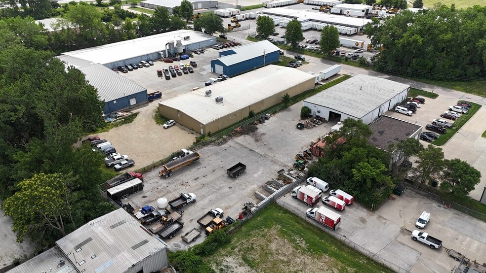 More Photos Of 2100 E Ovid Ave, Des Moines Service For Lease