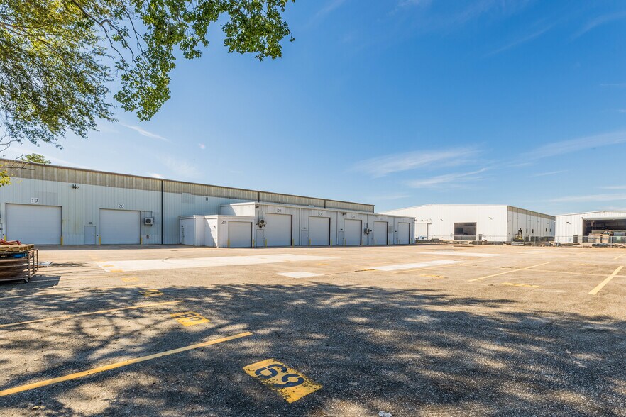 More Photos Of 6510 Bourgeois Rd, Houston Light Distribution For Lease