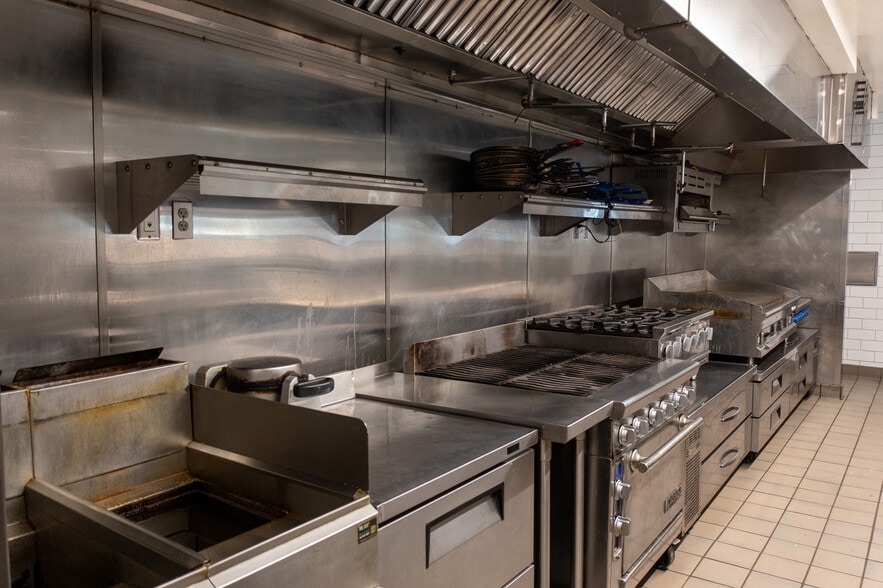 More Photos Of 74225 Highway 111, Palm Desert Restaurant For Lease