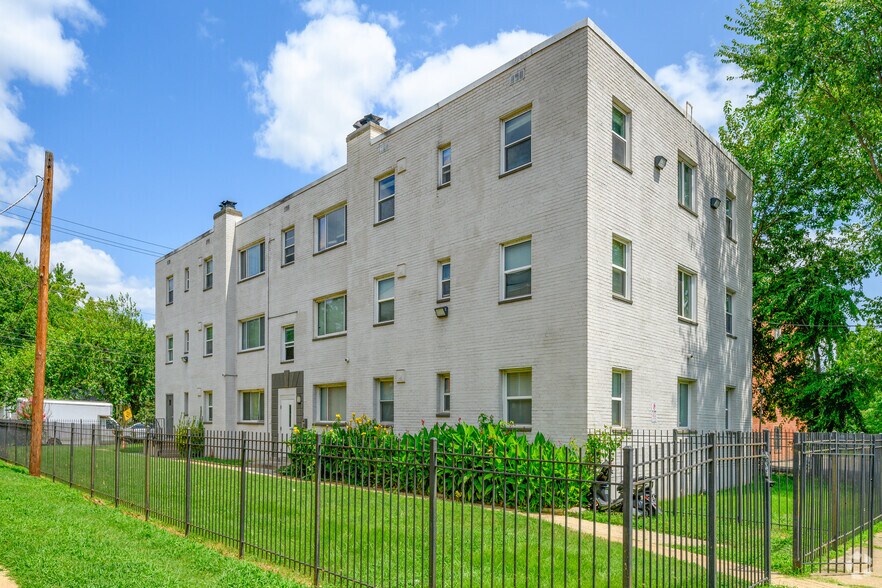 More Photos Of 129 Yuma St SE, Washington Apartments For Sale